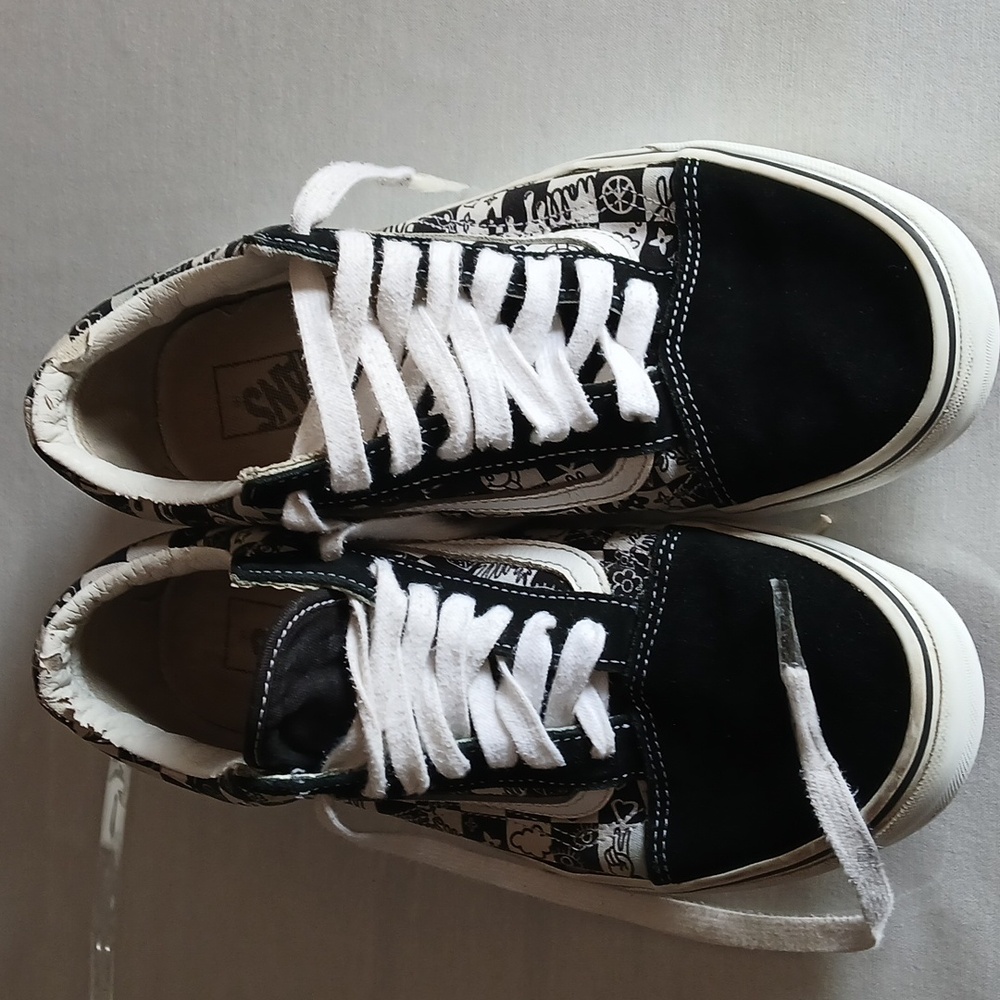 Vans Size 10.5 Man Women 12 Black and White Graphic Vans